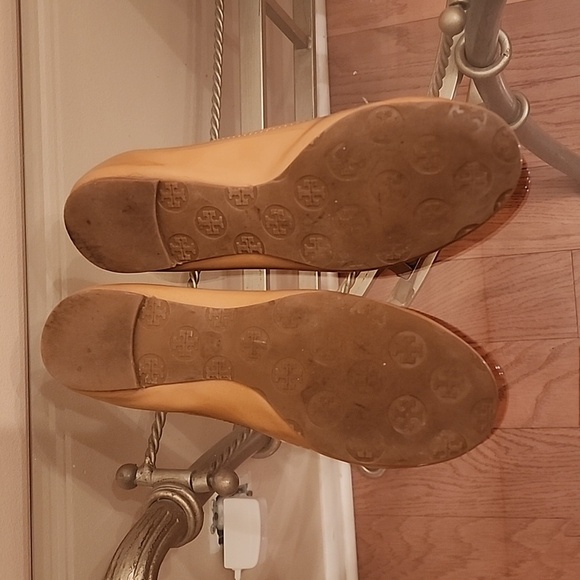 Tory Burch beige flats size 8.5 - Picture 2 of 2